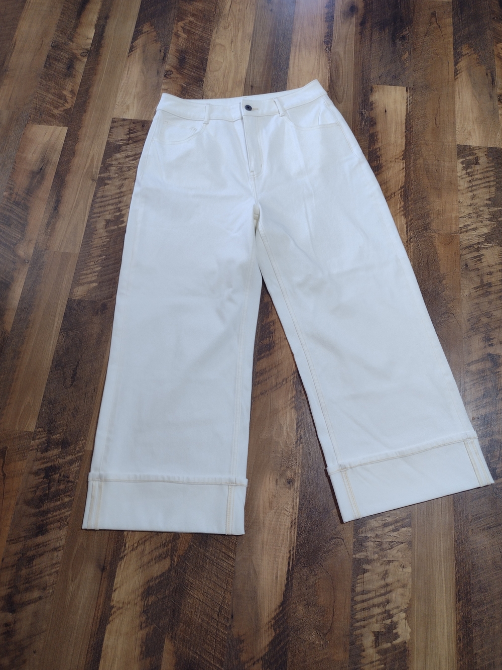 HALARA Cream Cropped Wide-Leg Jeans with Turned Cuffs